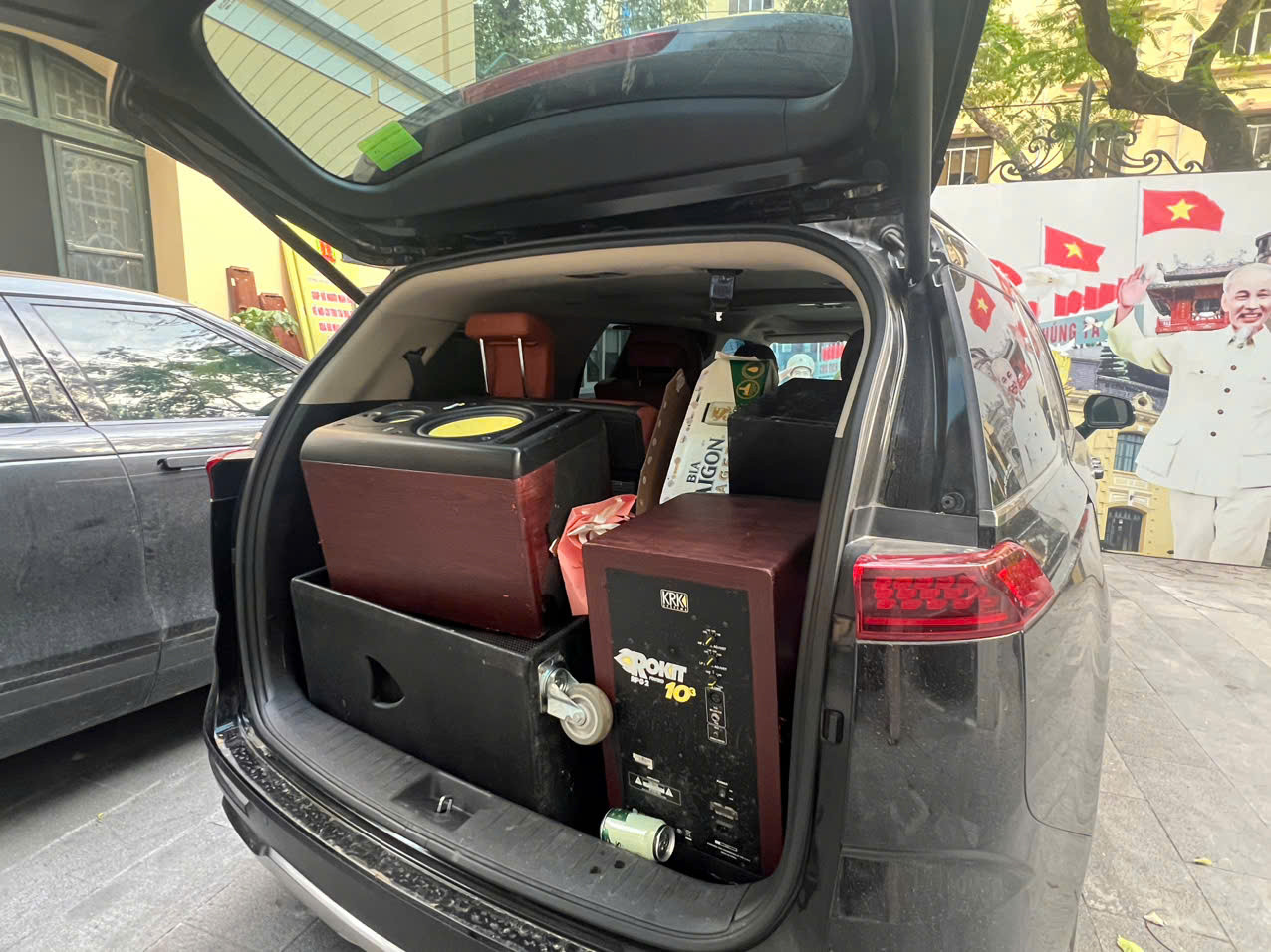 Dàn âm thanh thu giữ của các đối tượng trong vụ án tại Viện Pháp y tâm thần Trung ương. Dàn âm thanh thu giữ của các đối tượng trong vụ án tại Viện Pháp y tâm thần Trung ương.