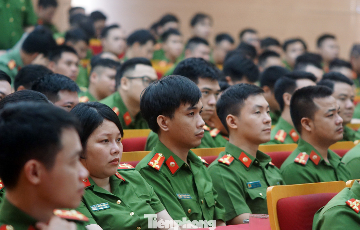Cán bộ, chiến sĩ Công an Hà Nội hoàn thành khóa học.