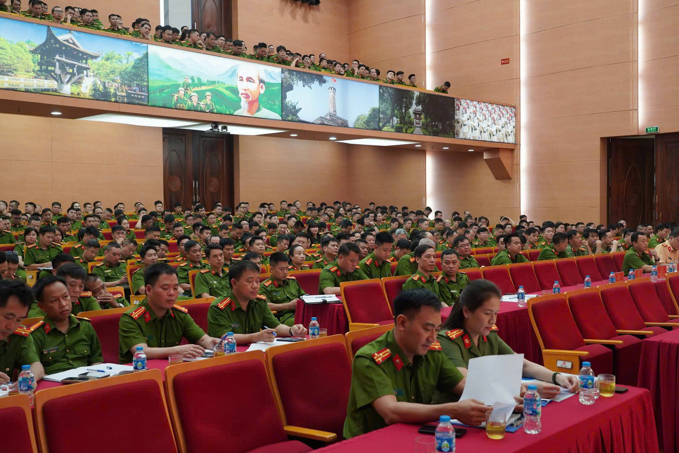 Cán bộ, chiến sĩ công an Hà Nội tham gia tập huấn.