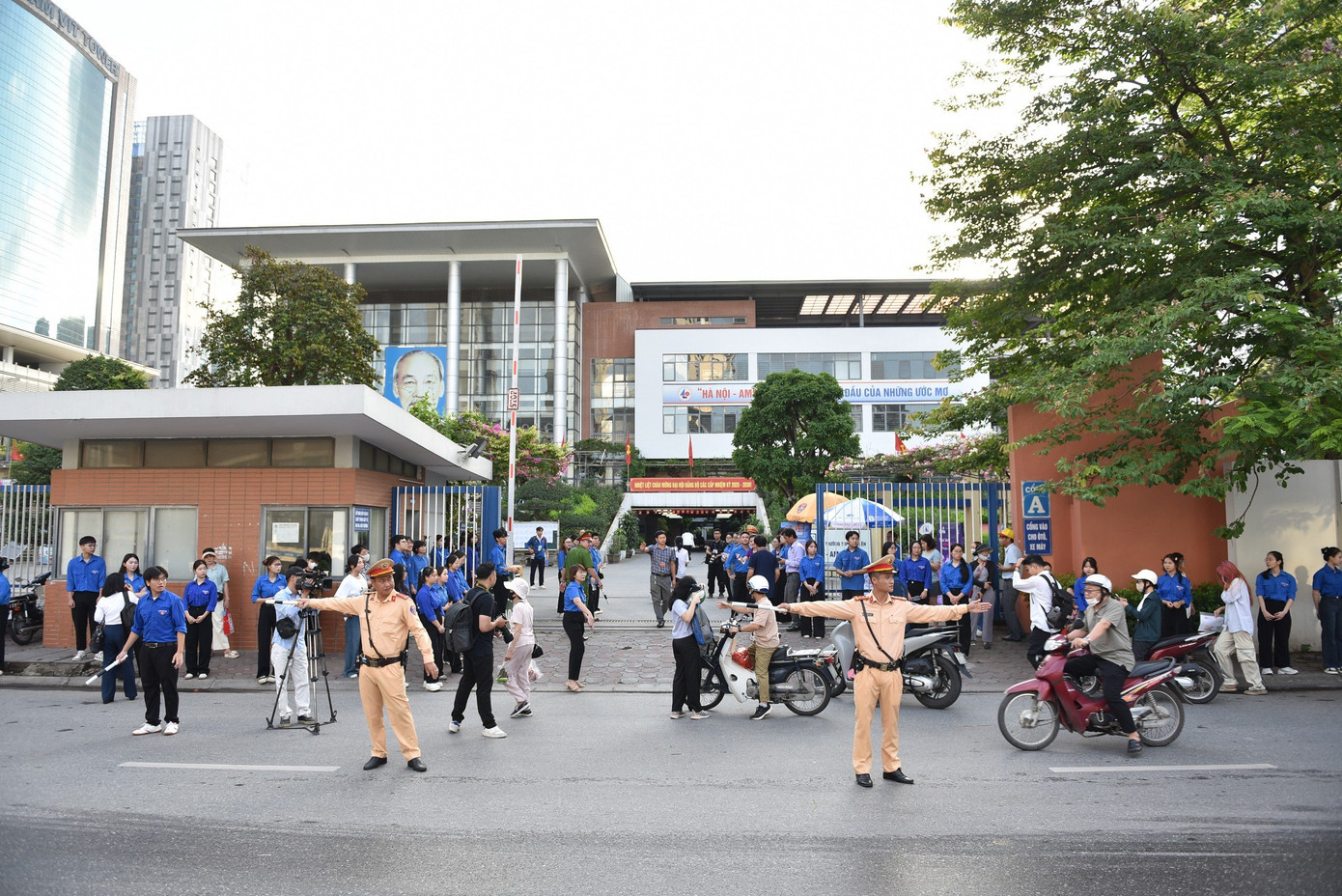 Theo thống kê từ Bộ Giáo dục -Đào tạo, năm 2025, có 1.165 triệu thí sinh đăng ký dự thi tốt nghiệp THPT, tăng gần 94.000 thí sinh so với năm 2024.