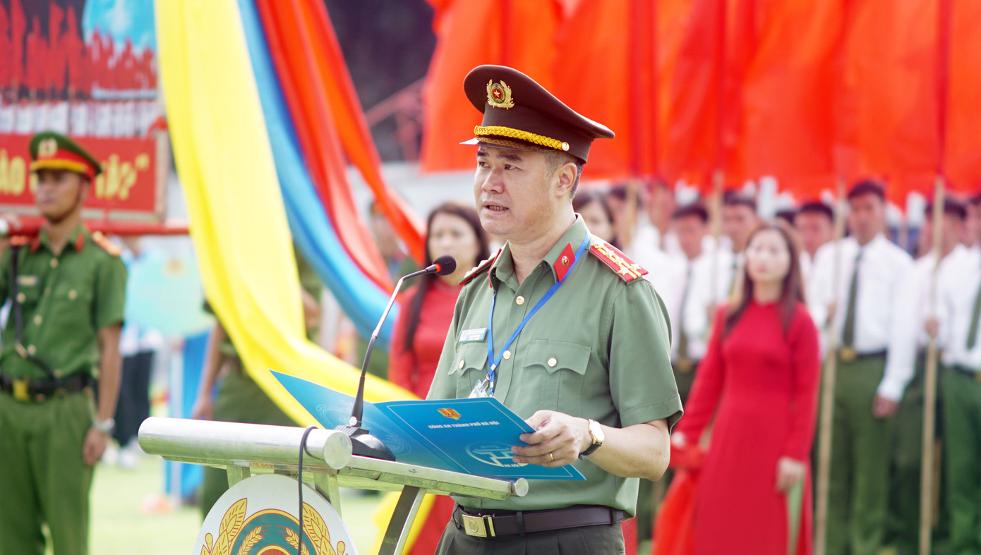 Đại tá Nguyễn Ngọc Quyền - Phó Giám đốc Công an TP Hà Nội phát biểu tại hội thao.