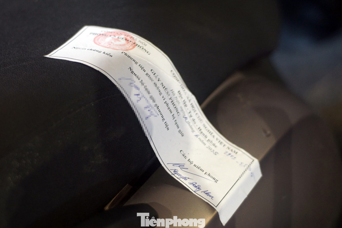 Tài xế vi phạm bị niêm phong tạm giữ phương tiện.