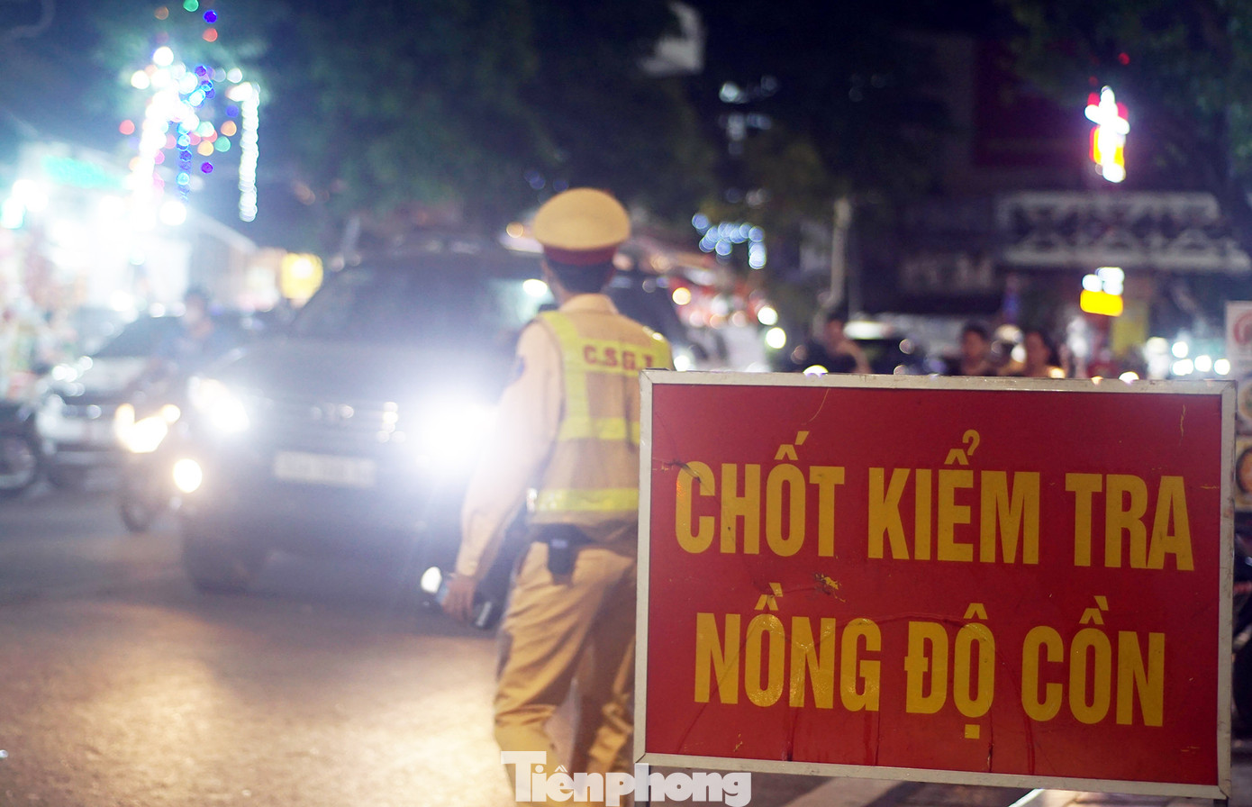 Nhiều trường hợp tài xế xe máy vi phạm nồng độ cồn bị phát hiện.