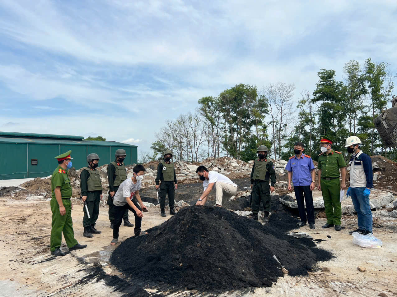 Chất thải chì các đối tượng chôn lấp.