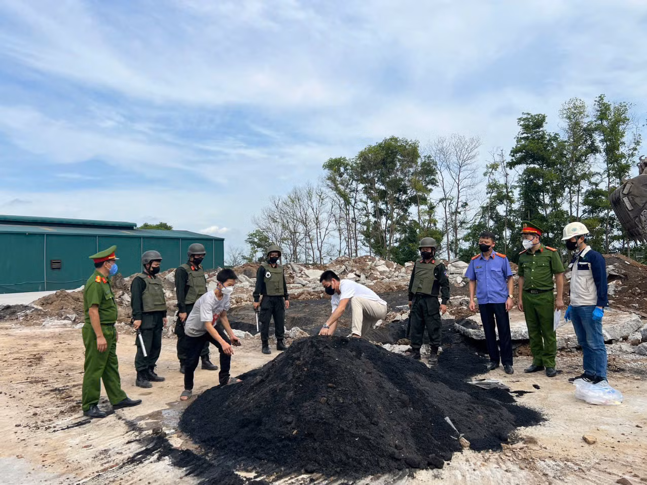 Chất thải chì các đối tượng chôn lấp.