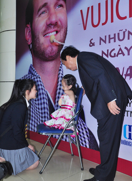 Khác với thời điểm cách đây 6 tháng, em tự tin hơn khi cô chú, anh chị hỏi thăm