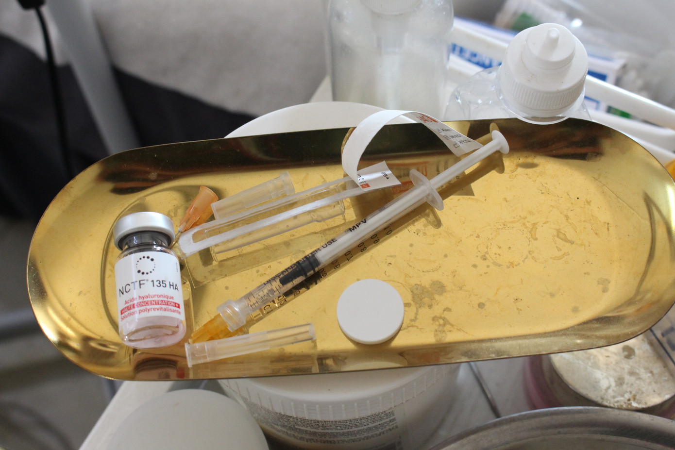 Hoạt chất MESO được chủ SPA tiến hành tiêm &apos;chui&apos; cho khách.