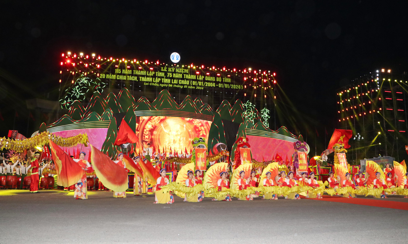 Chương trình văn nghệ tại lễ kỷ niệm.