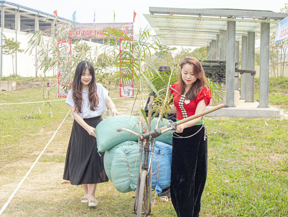 Bên cạnh giải thi đấu, hoạt động trải nghiệm đẩy xe đạp thồ, tải đạn còn thu hút đông đảo người dân và du khách trải nghiệm. Qua đó, để lại ấn tượng sâu sắc trong lòng du khách cũng như hiểu được sự vất vả, hy sinh của ông cha ta trong sự nghiệp bảo vệ Tổ quốc.