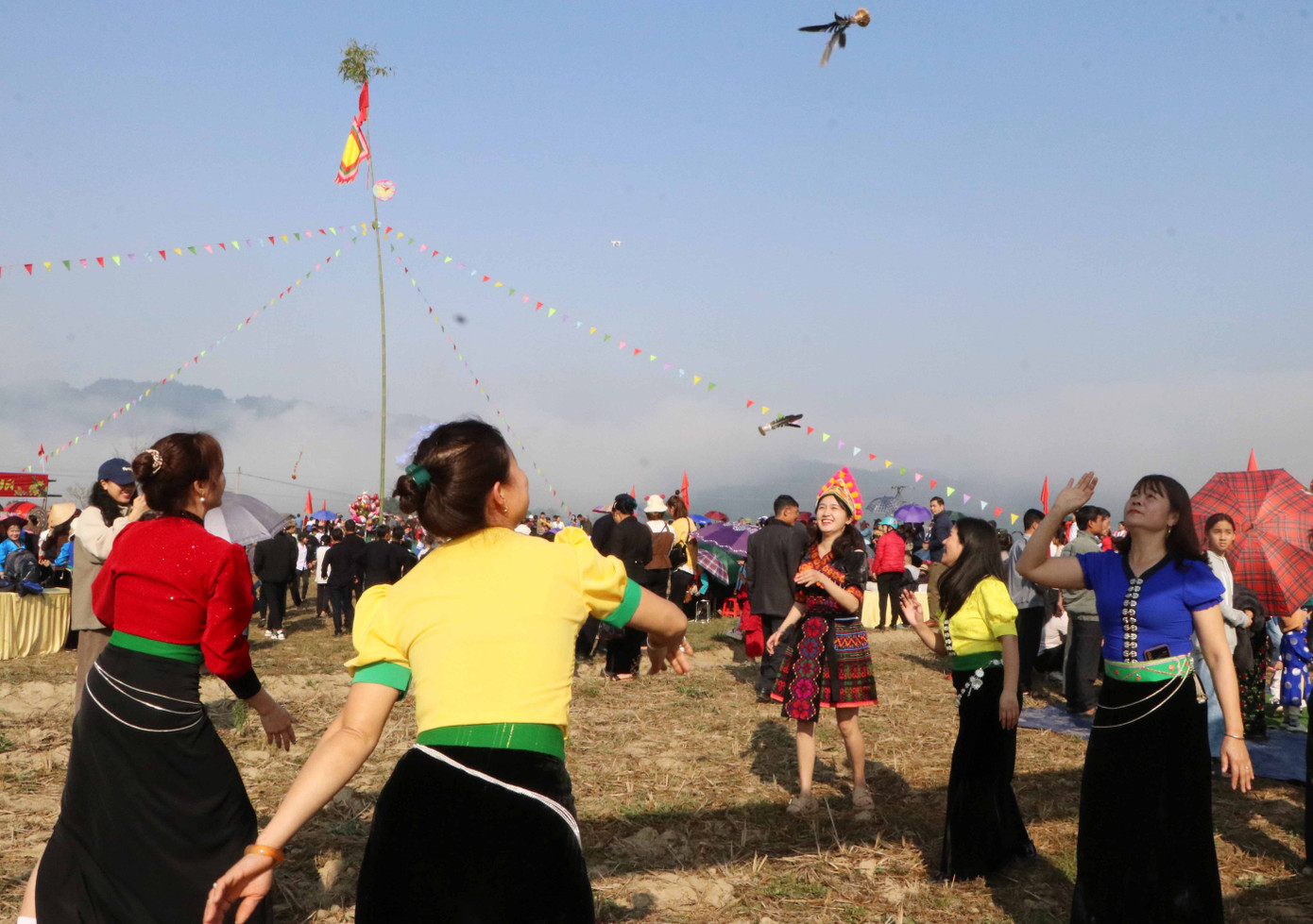 Thiếu nữ Thái đắm mình trong trò chơi tó má lẹ.