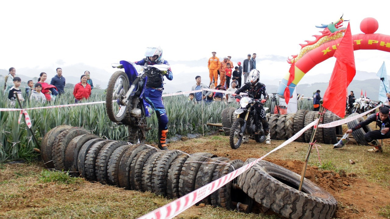 Các vận động viên tham gia tranh tài ở 3 hạng: phong trào, bán chuyên nghiệp và chuyên nghiệp.