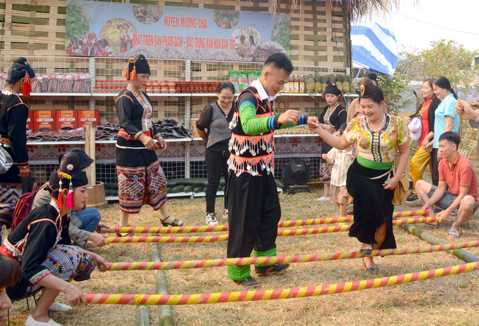 Không gian văn hóa huyện Mường Chà thu hút người dân và du khách.