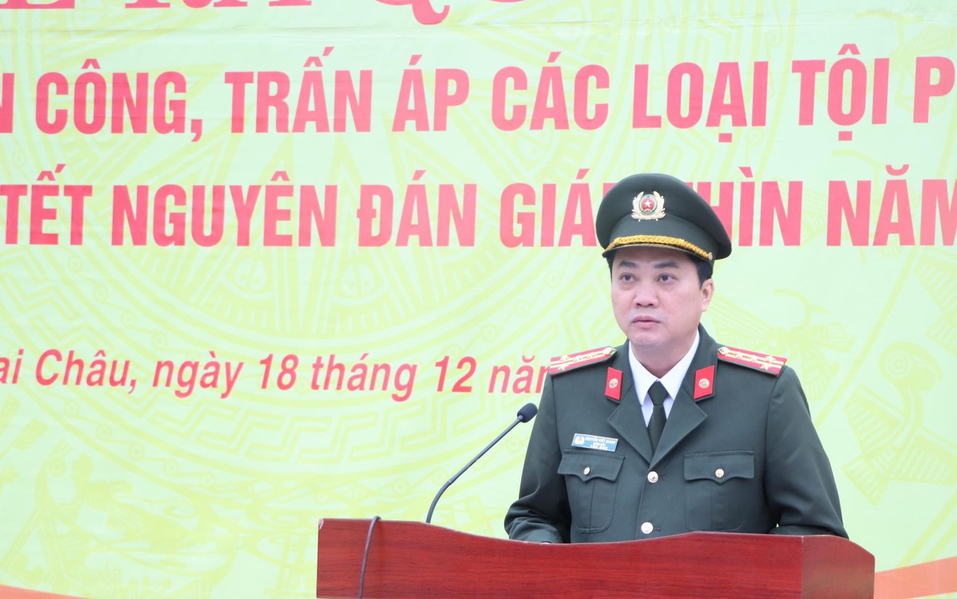 Đại tá Nguyễn Viết Giang - Giám đốc Công an tỉnh Lai Châu phát biểu tại buổi lễ. Đại tá Nguyễn Viết Giang - Giám đốc Công an tỉnh Lai Châu phát biểu tại buổi lễ.