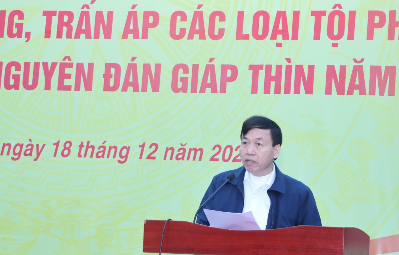 Chủ tịch UBND tỉnh Lai Châu Lê Văn Lương phát biểu tại lễ ra quân. Chủ tịch UBND tỉnh Lai Châu Lê Văn Lương phát biểu tại lễ ra quân.