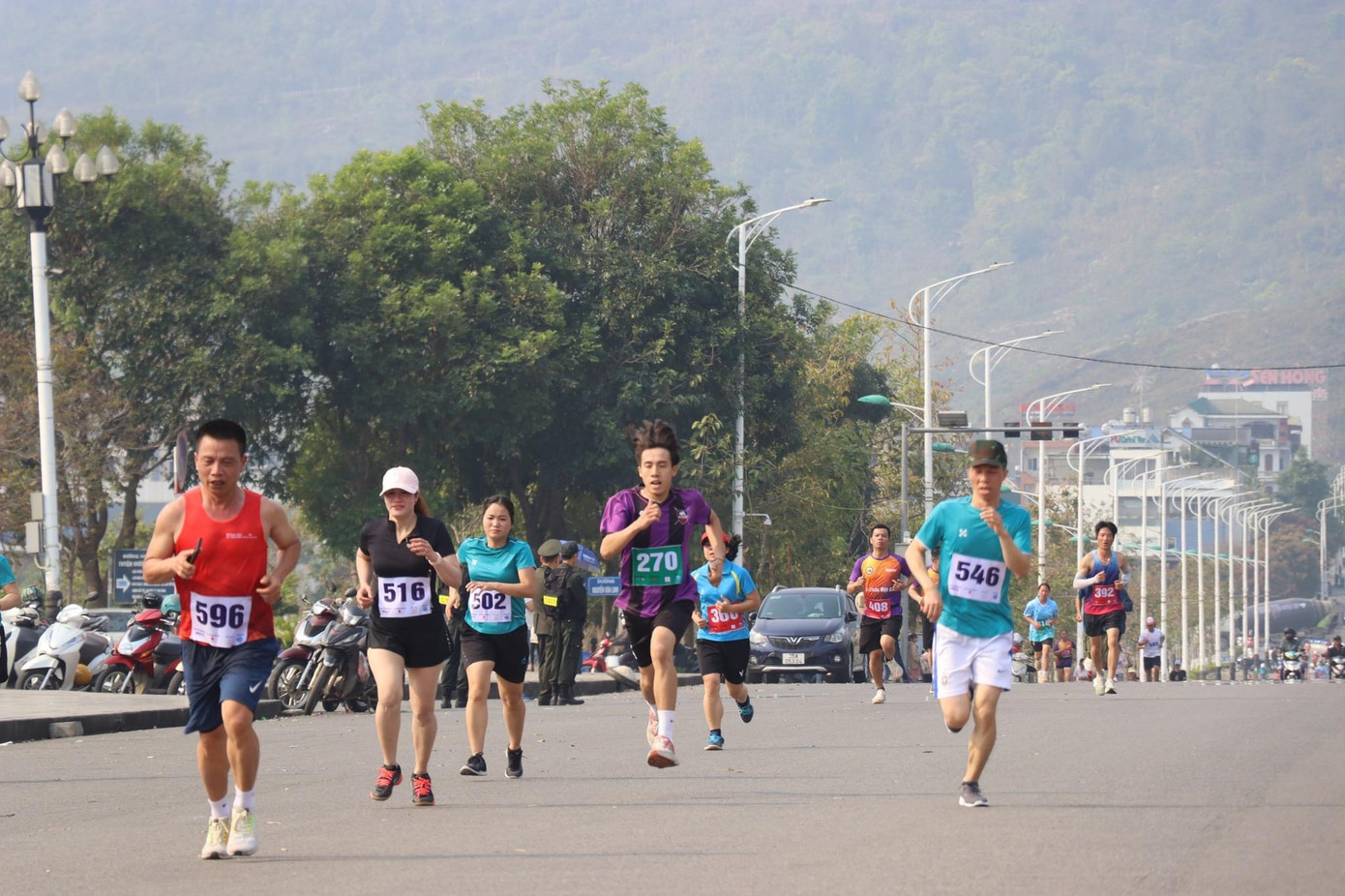 Vận động viên tham gia chạy ở các cự ly 3,4 km; 5,3 km và 10,4 km.