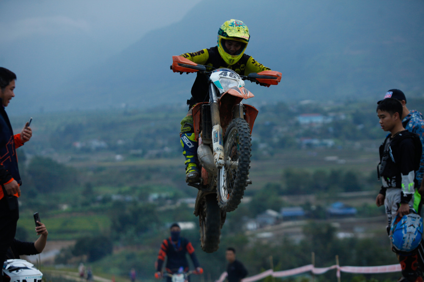 Giải đua mô-tô địa hình tỉnh Lai Châu lần thứ nhất năm 2023 thu hút 70 vận động viên tham gia.