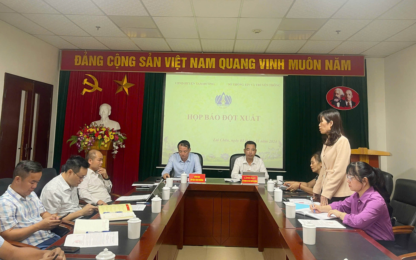Quang cảnh buổi họp báo.