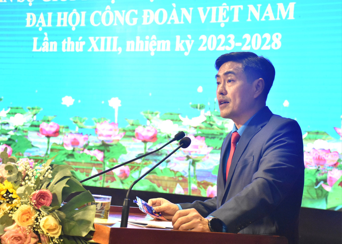 Ông Tẩn Minh Long - tân Chủ tịch Liên đoàn Lao động tỉnh Điện Biên khóa XII, nhiệm kỳ 2023 - 2028. Ông Tẩn Minh Long - tân Chủ tịch Liên đoàn Lao động tỉnh Điện Biên khóa XII, nhiệm kỳ 2023 - 2028.