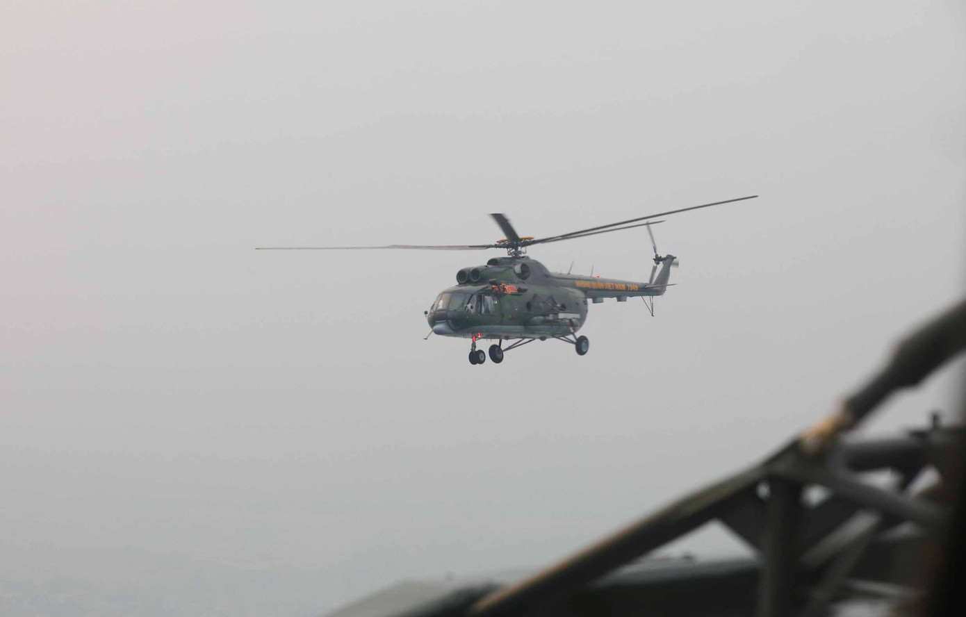 Từ 4h sáng nay (24/4), các cán bộ thuộc Sư đoàn 370, 371 và 372 Quân chủng Phòng không Không quân chuẩn bị các điều kiện để buổi bay hợp luyện đảm bảo an toàn.