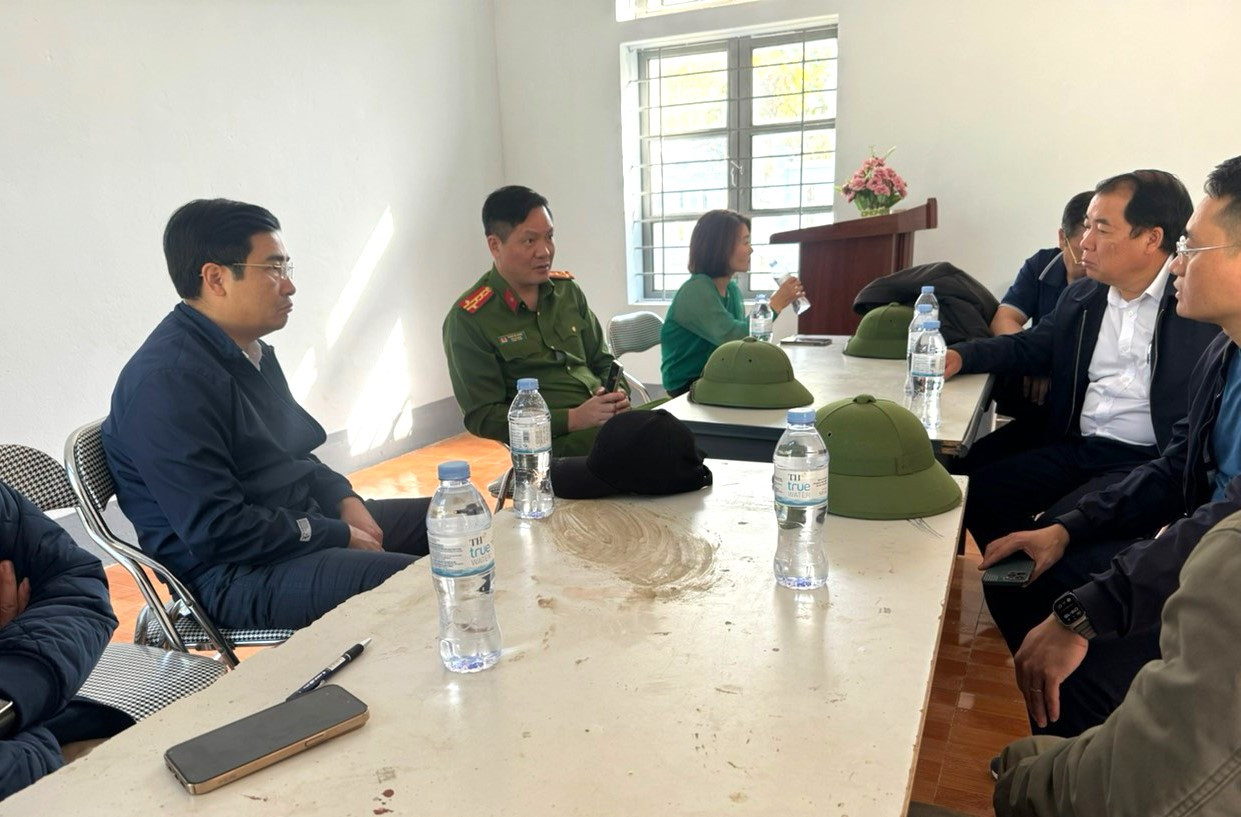 Ban Chuyên án họp bàn phương án truy bắt đối tượng giết người Lò Văn Xươm.