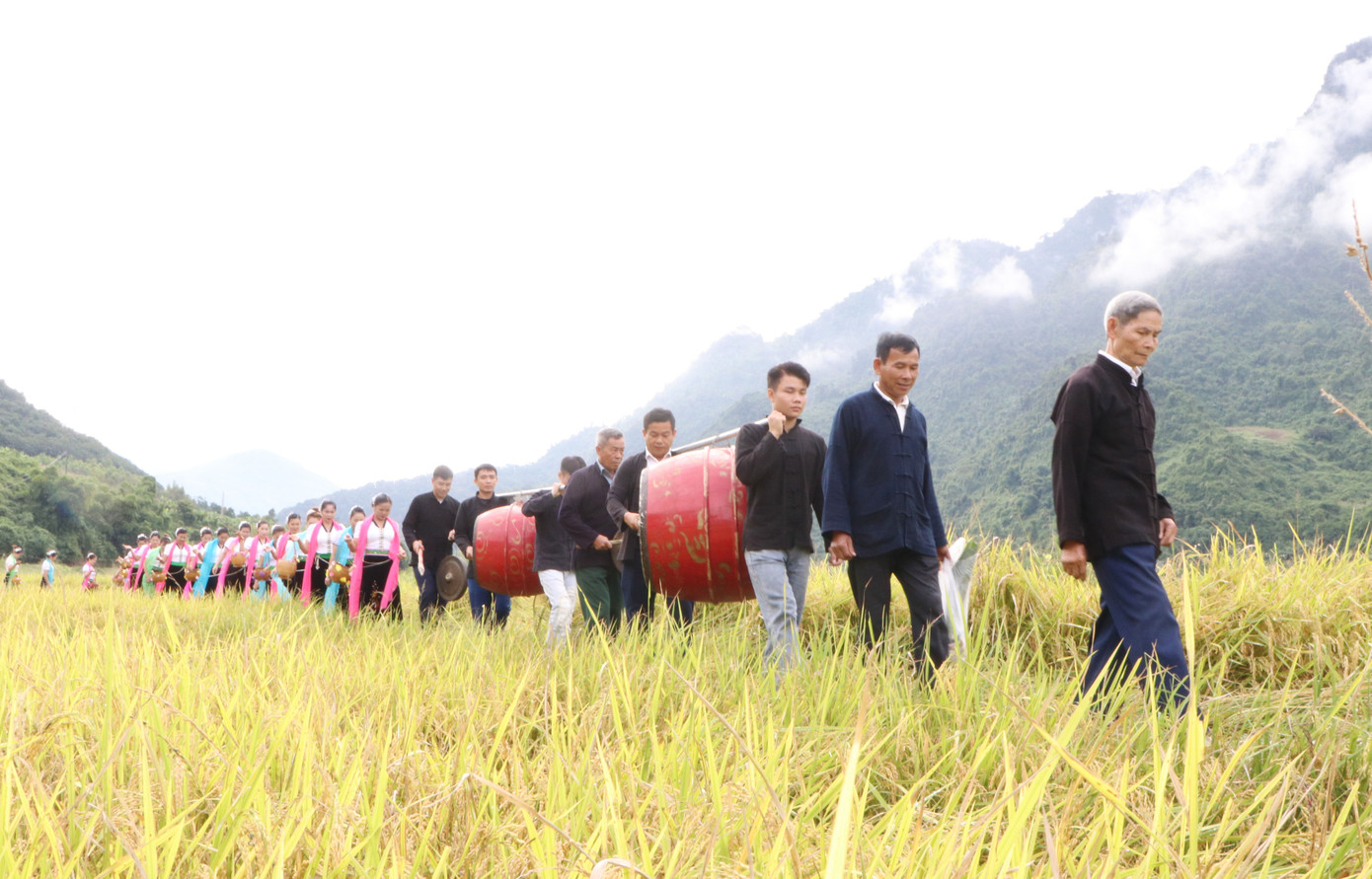 Nghi thức rước hồn lúa là nghi lễ linh thiêng thể hiện sự trân quý hồn lúa, tôn vinh Thần Nông.