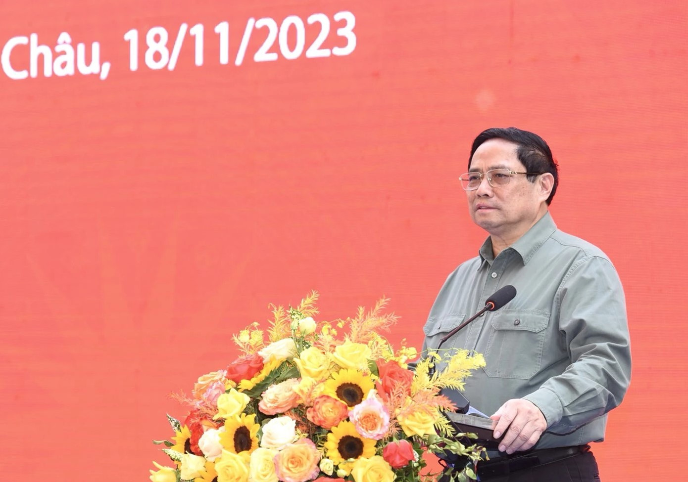 Thủ tướng Phạm Minh Chính trong chuyến thăm Trường Phổ thông Dân tộc bán trú Tiểu học Pa Tần, huyện Sìn Hồ, Lai Châu. (Ảnh: Báo Nhân dân)