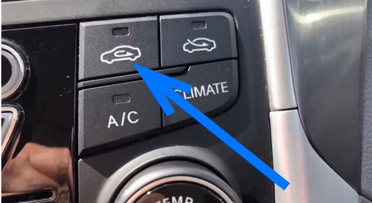 Ký tự trên bảng điều khiển cho thấy nút bấm lấy gió trong, và bên cạnh là lấy gió ngoài. Ký tự trên bảng điều khiển cho thấy nút bấm lấy gió trong, và bên cạnh là lấy gió ngoài.