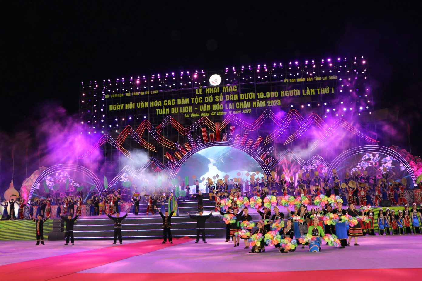 Chương trình nghệ thuật Khai mạc Ngày hội văn hóa các dân tộc có số dân dưới 10.000 người. Chương trình nghệ thuật Khai mạc Ngày hội văn hóa các dân tộc có số dân dưới 10.000 người.