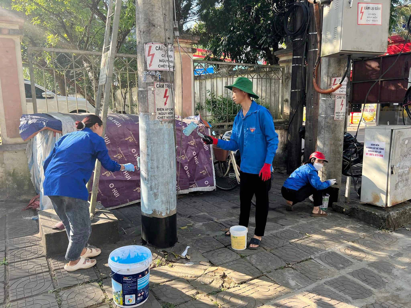 Trên mọi nẻo đường, ngõ phố của tỉnh Lai Châu, những màu áo xanh tràn ngập khắp nơi. Trên mọi nẻo đường, ngõ phố của tỉnh Lai Châu, những màu áo xanh tràn ngập khắp nơi.