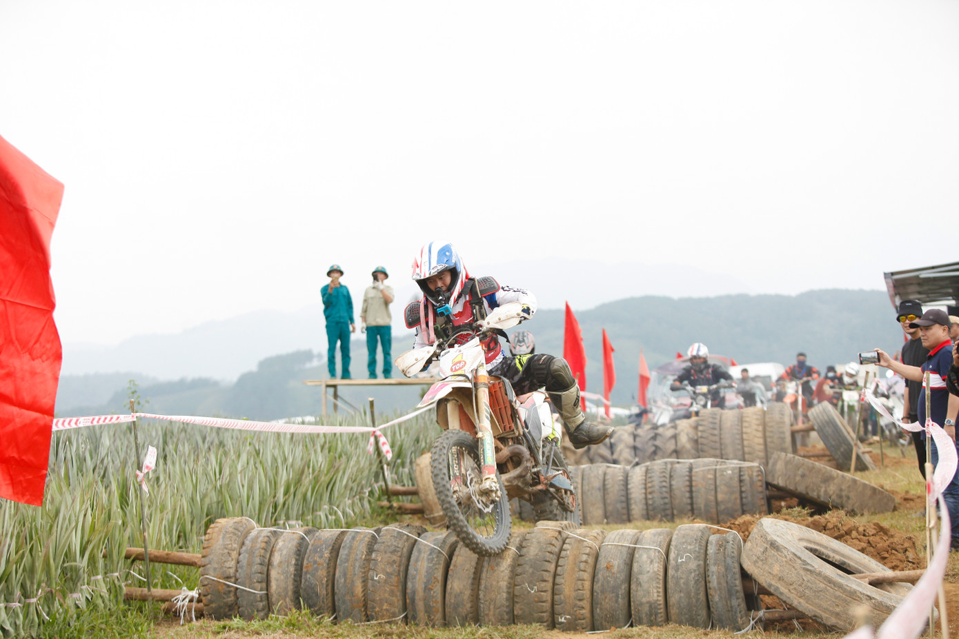 Cuộc đua của các vận động viên đều gay cấn và hấp dẫn.