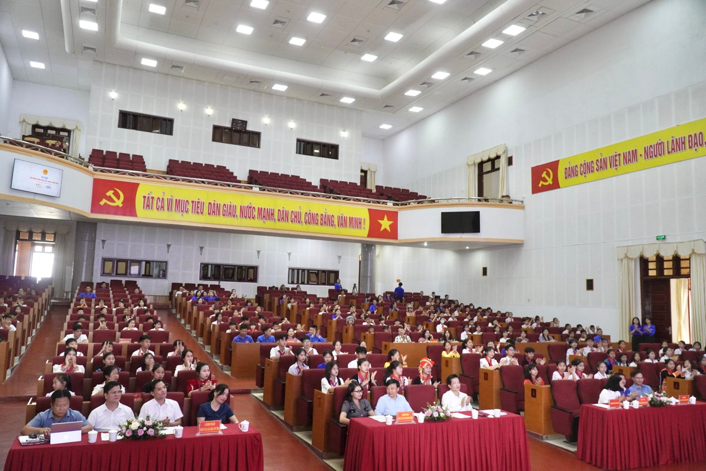 260 đại biểu thiếu nhi tỉnh Lai Châu tham dự Kỳ họp.