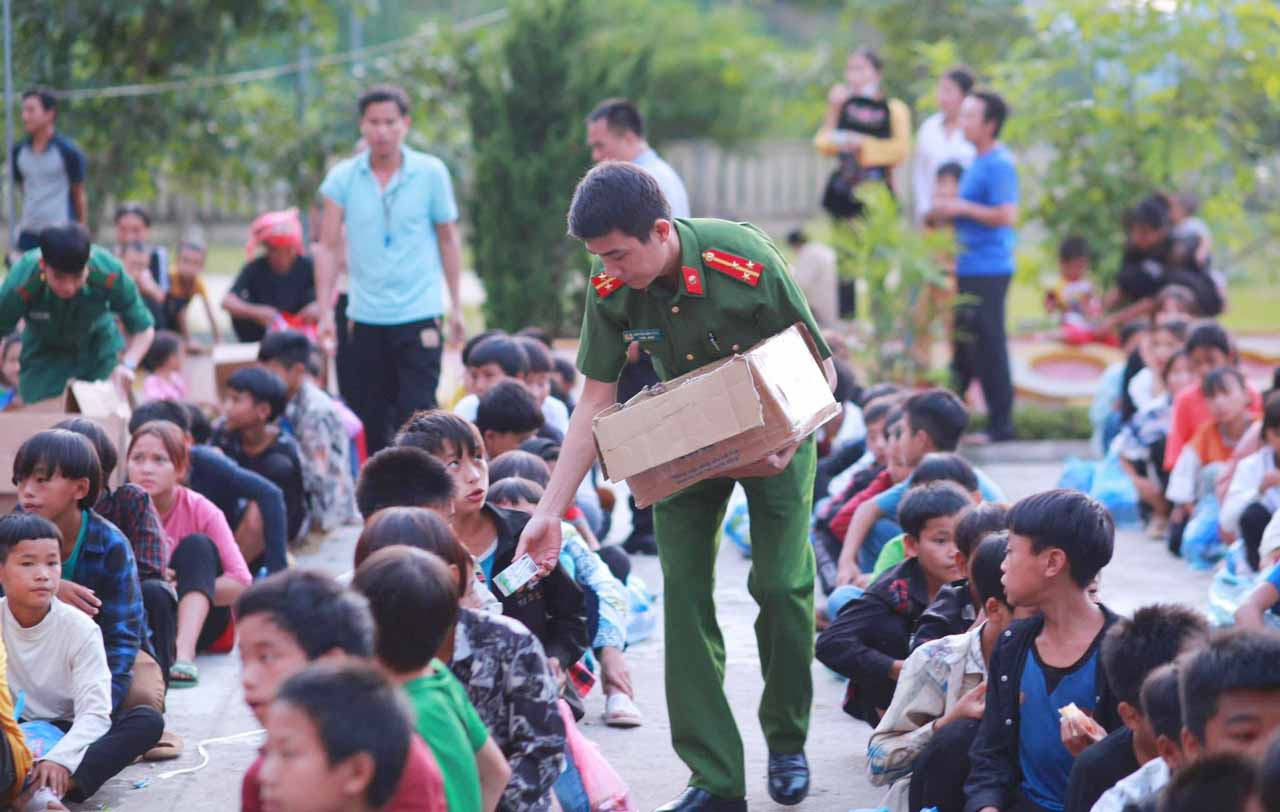 Chàng Công an trẻ Nguyễn Văn Tùng nhiệt huyết tham gia các hoạt động hướng về cộng đồng.