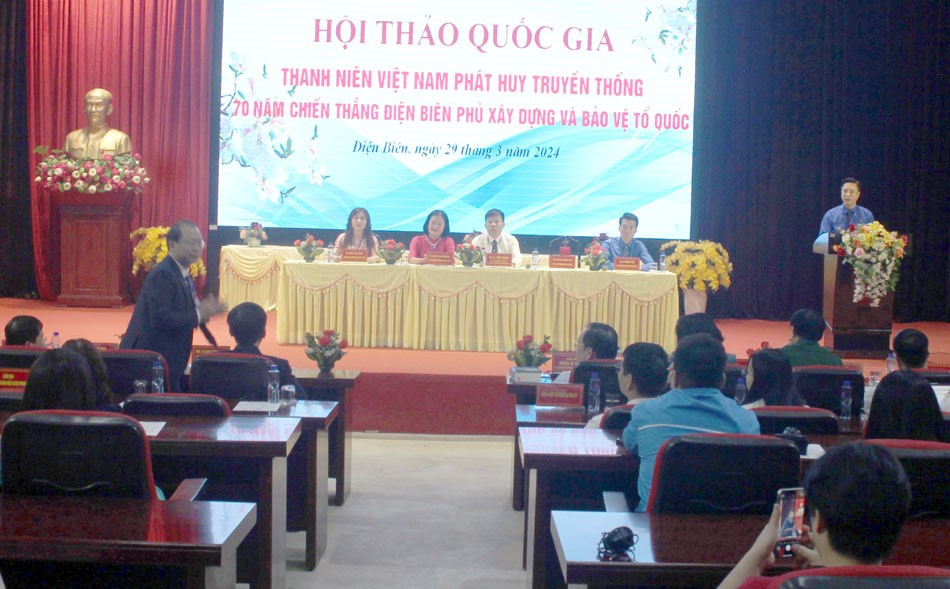 Quang cảnh hội thảo. Quang cảnh hội thảo.