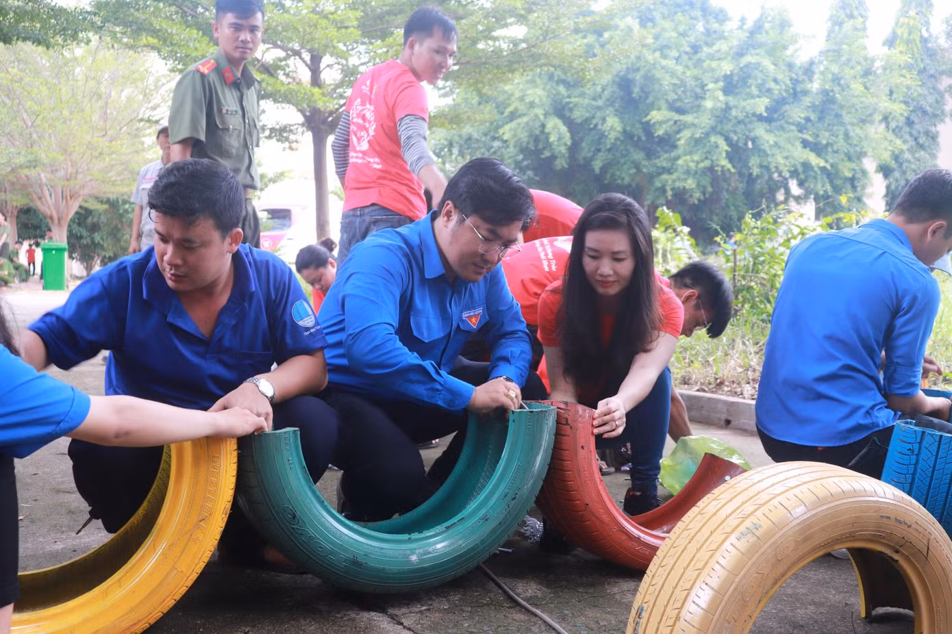 Tuổi trẻ Bình Thuận đồng loạt ra quân hưởng ứng chiến dịch làm sạch biển ảnh 8