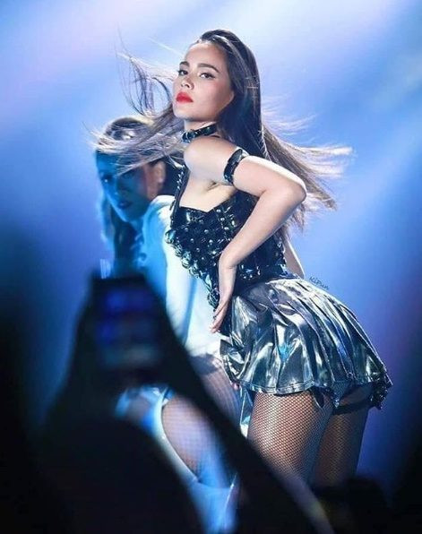 Ngôi sao Thái Lan bị chỉ trích vì tiết mục như diễn cảnh phòng the trên sân khấu ảnh 3