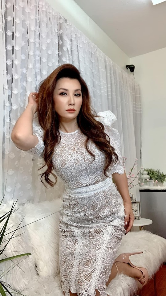 Vợ cũ Bằng Kiều gây 'sốt' vì khoe ảnh bán nude nóng bỏng vào dịp sinh nhật 52 ảnh 3