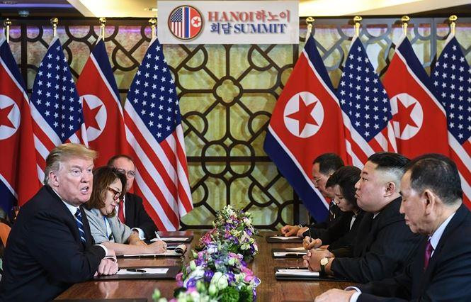 Ông Trump lên máy bay về nước ảnh 15