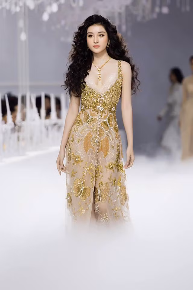 Những mỹ nhân tuổi Hợi đình đám của showbiz Việt ảnh 16