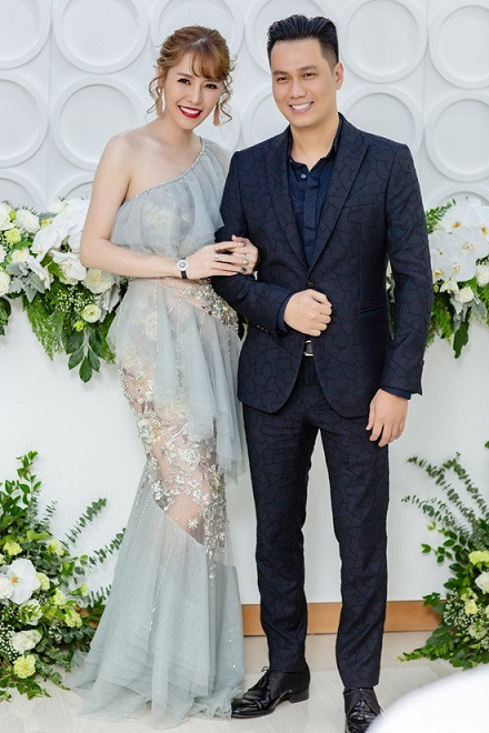 Sau ồn ào ly hôn, Việt Anh cùng 'tình tin đồn' sang Hàn tút tát nhan sắc ảnh 2