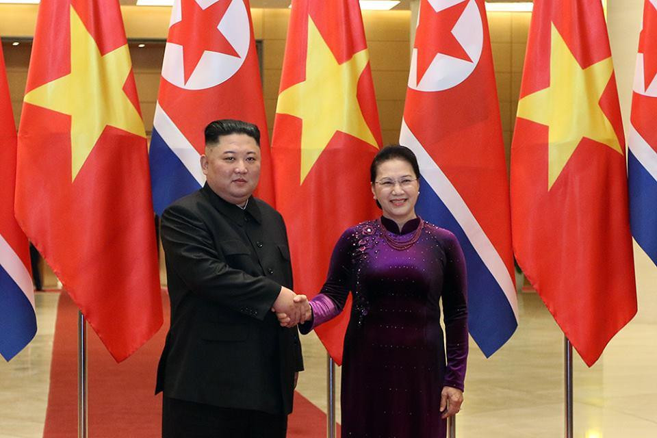 Chủ tịch Triều Tiên Kim Jong Un lên tàu về nước ảnh 31 Chủ tịch Triều Tiên Kim Jong Un lên tàu về nước ảnh 31