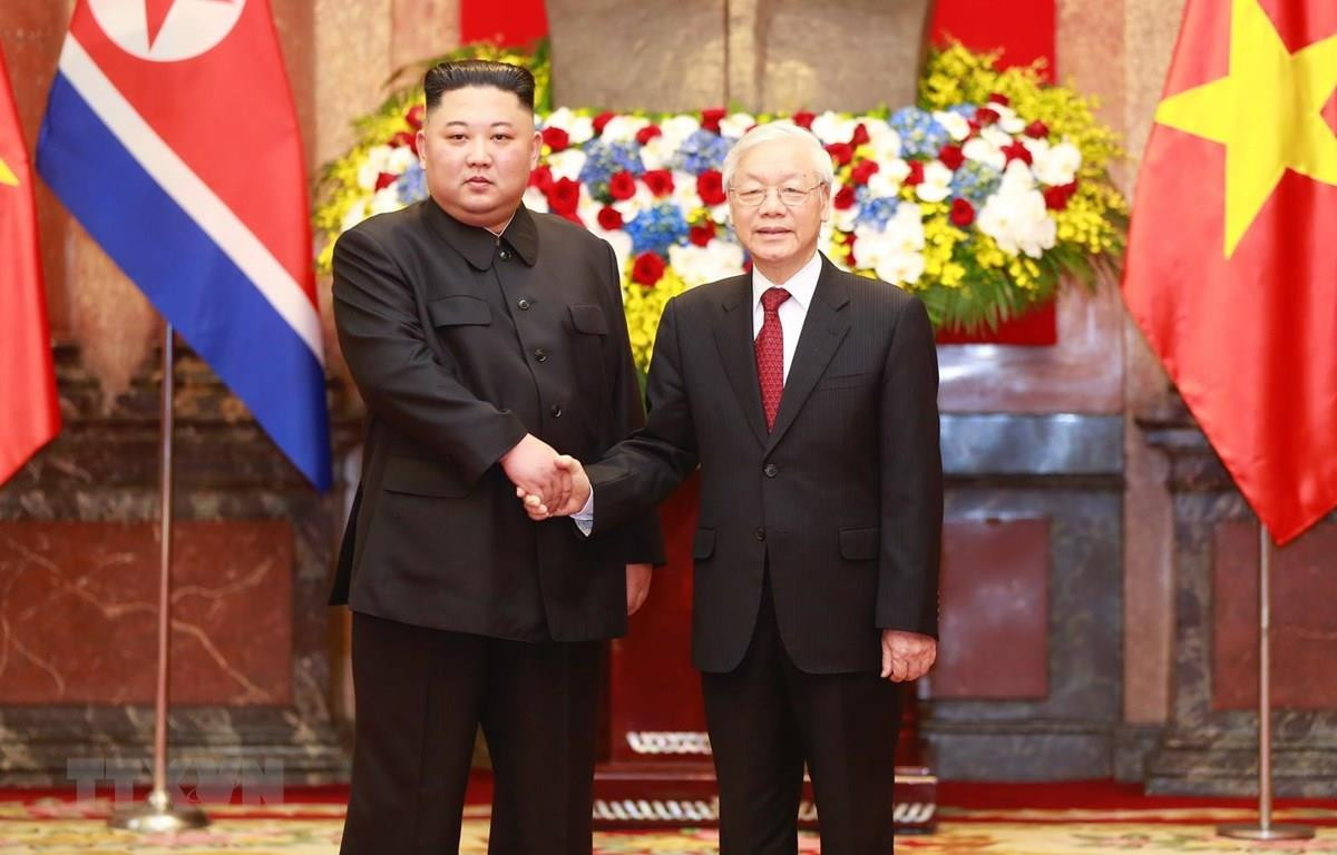 Chủ tịch Triều Tiên Kim Jong Un lên tàu về nước ảnh 30 Chủ tịch Triều Tiên Kim Jong Un lên tàu về nước ảnh 30
