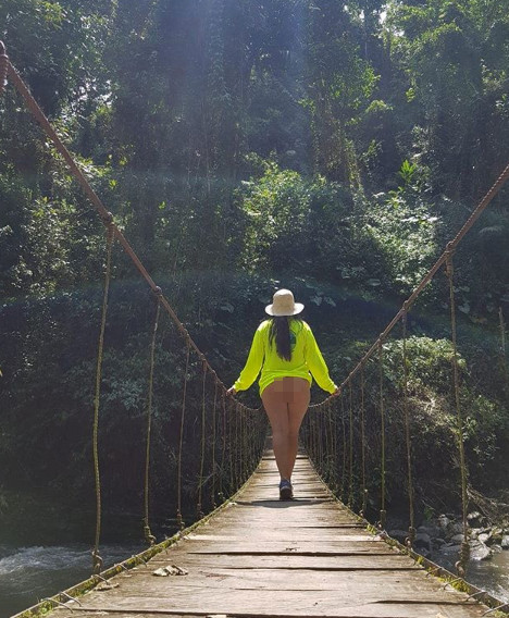 Chụp ảnh khỏa thân phản cảm khắp nơi, blogger du lịch gây phẫn nộ ảnh 6