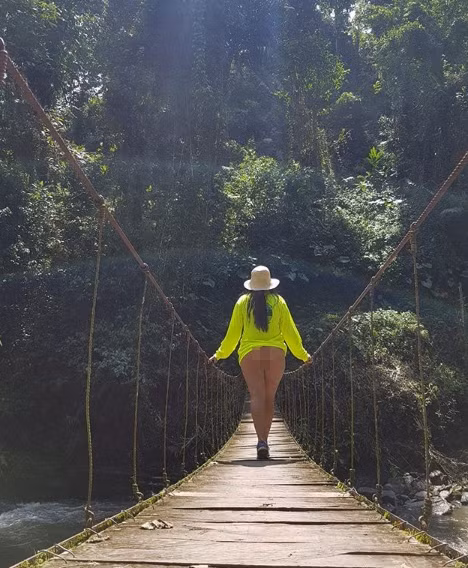 Chụp ảnh khỏa thân phản cảm khắp nơi, blogger du lịch gây phẫn nộ ảnh 6