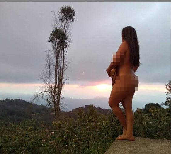 Chụp ảnh khỏa thân phản cảm khắp nơi, blogger du lịch gây phẫn nộ ảnh 5