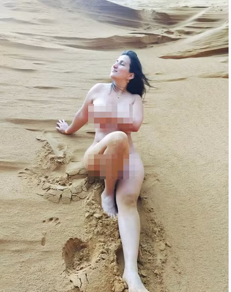 Chụp ảnh khỏa thân phản cảm khắp nơi, blogger du lịch gây phẫn nộ ảnh 11