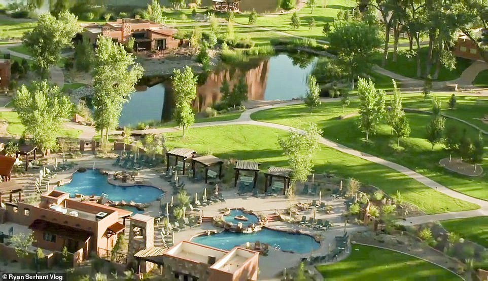 Sửng sốt khu nghỉ dưỡng rộng ngang 10 công viên lớn của ông chủ kênh Discovery ảnh 5