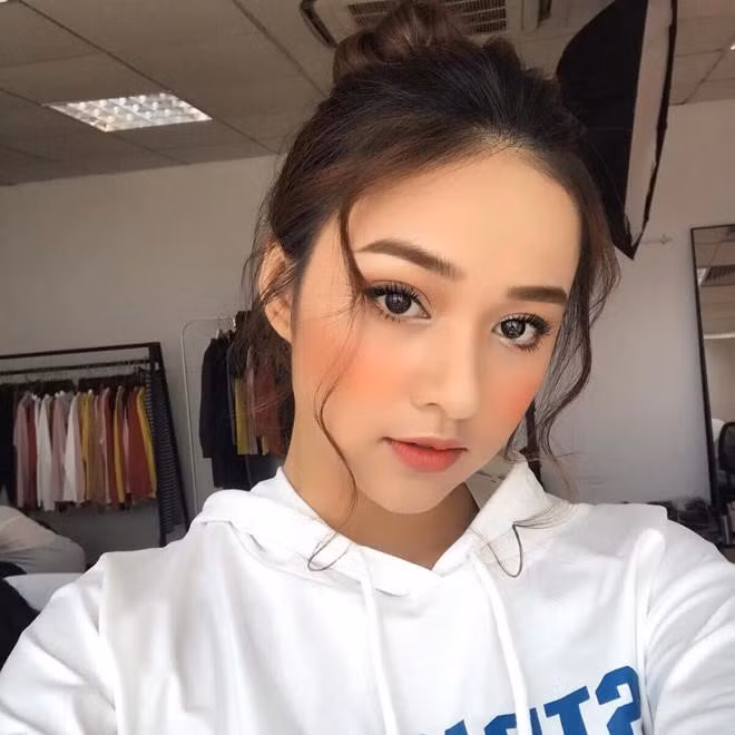 Điểm mặt hot girl xuất thân từ các trường Ngân hàng ảnh 4