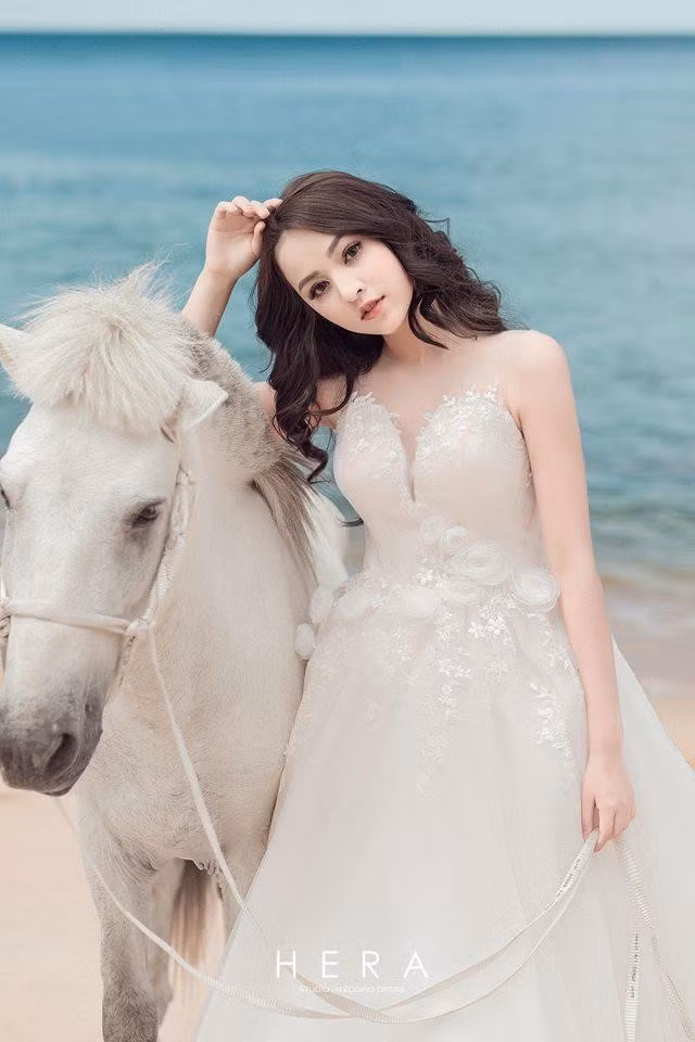 Điểm mặt hot girl xuất thân từ các trường Ngân hàng ảnh 6