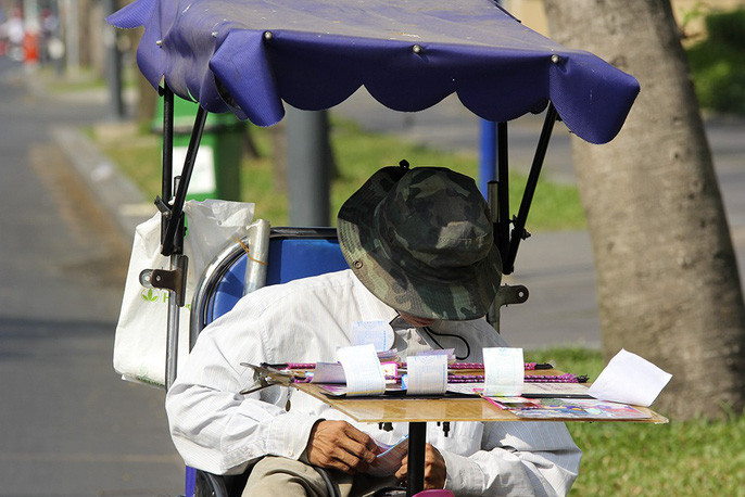 Hà Nội hôm nay nắng nóng gay gắt, có nơi 39 độ C ảnh 5