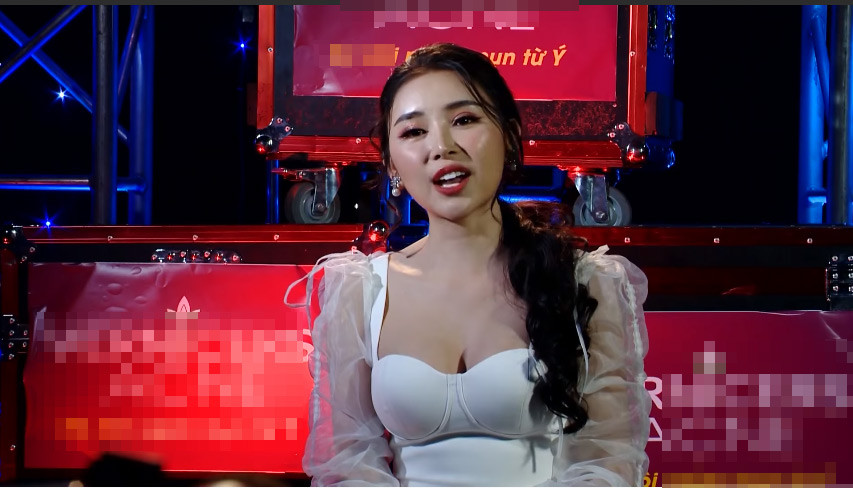 Hoa khôi Thanh lịch bị chỉ trích vì hôn say đắm bạn diễn trên truyền hình HTV ảnh 1